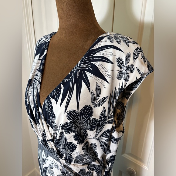 Lauren Ralph Lauren Navy and White Floral Dress Wrap Style Dress, Size 16 - Picture 7 of 10